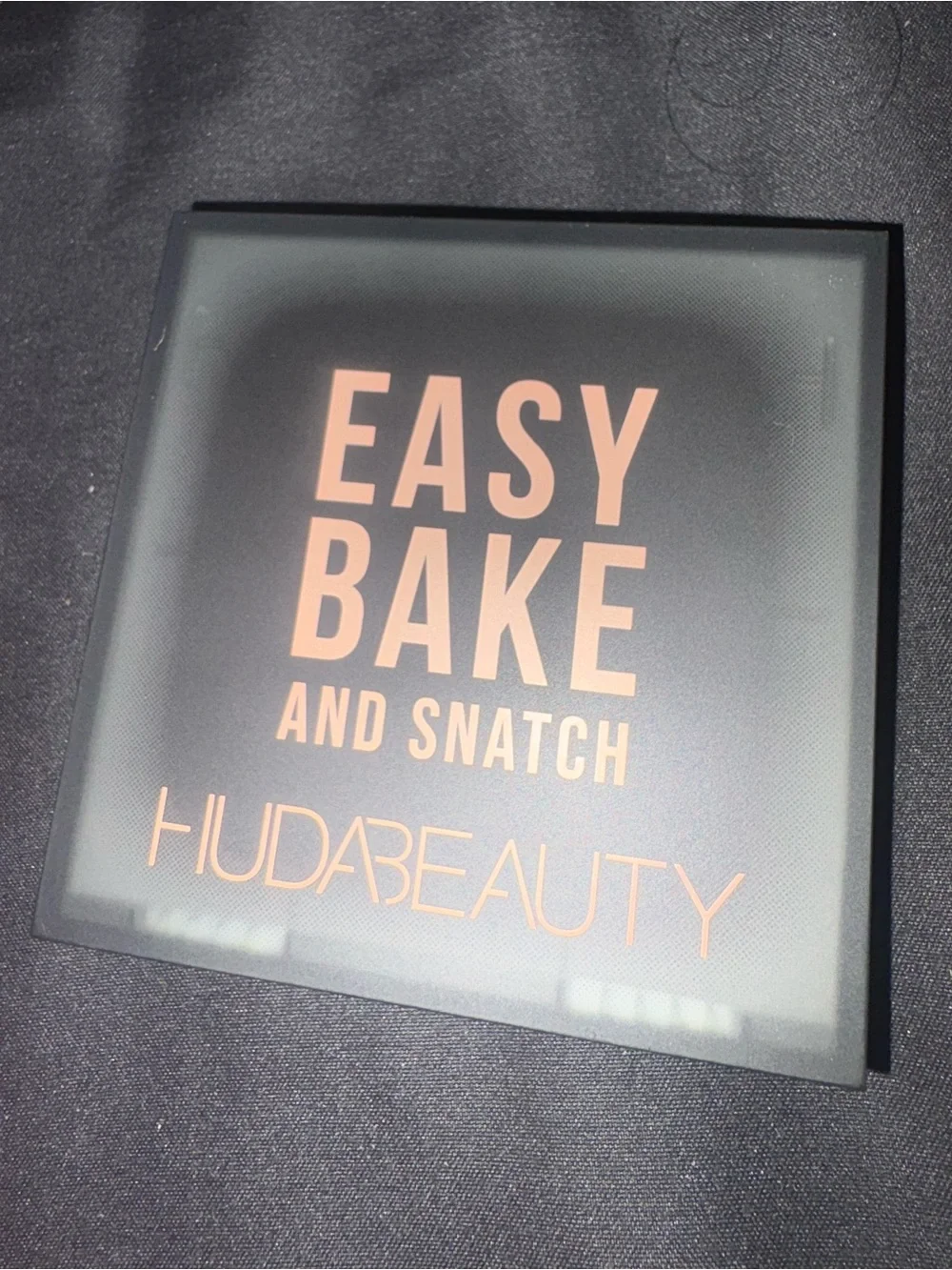 HUDA BEAUTY Easy Bake and Snatch Pressed Brightening Setting Powder